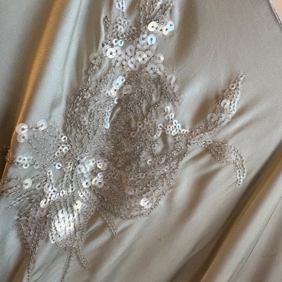 Astrid satin sage sequin flower applique dress size 4 - Picture 4 of 5